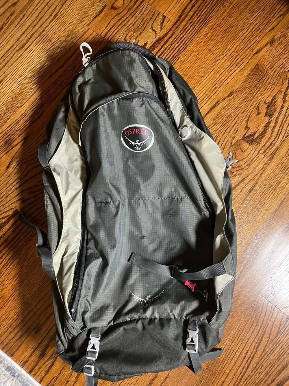 Osprey Farpoint 70 Travel Backpack Green (No day pack)